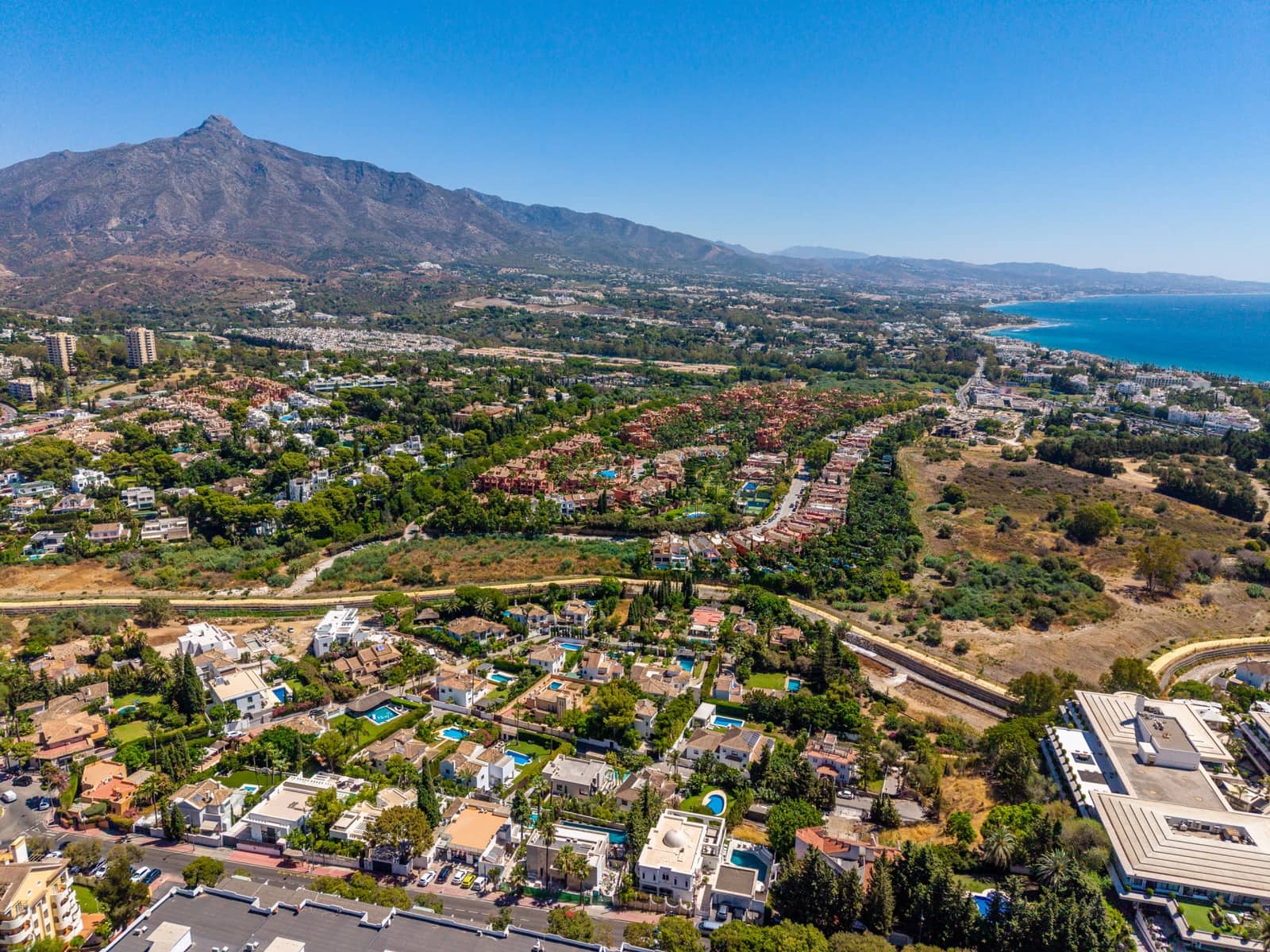 3 quarto Apartamento para arrendar em Marbella com piscina garagem - 3 500 € (Ref: 10012615)
