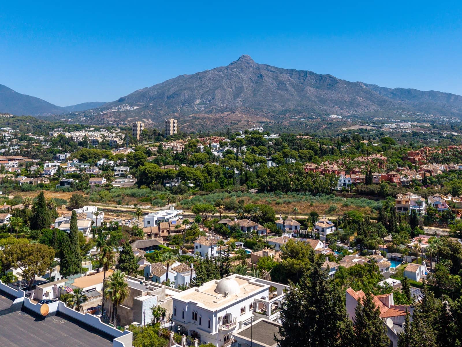 3 quarto Apartamento para arrendar em Marbella com piscina garagem - 3 500 € (Ref: 10012615)
