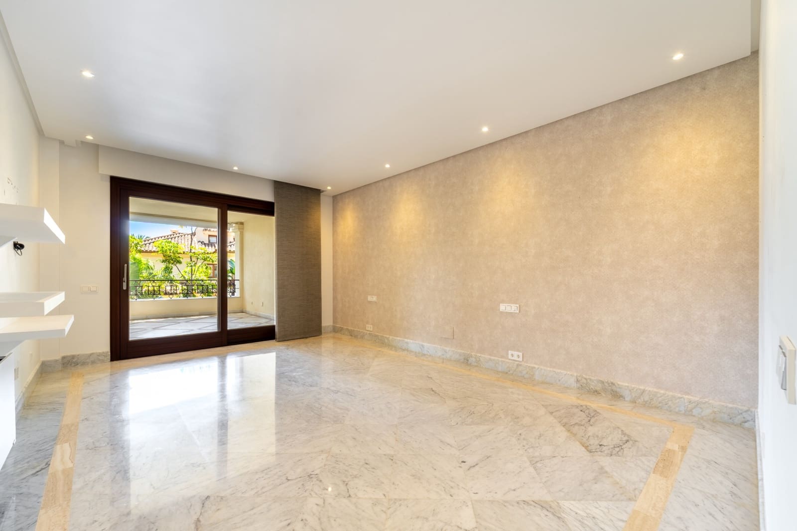 2 sovrum Lägenhet till salu i Marbella med pool garage - 2 250 000 € (Ref: 10012997)