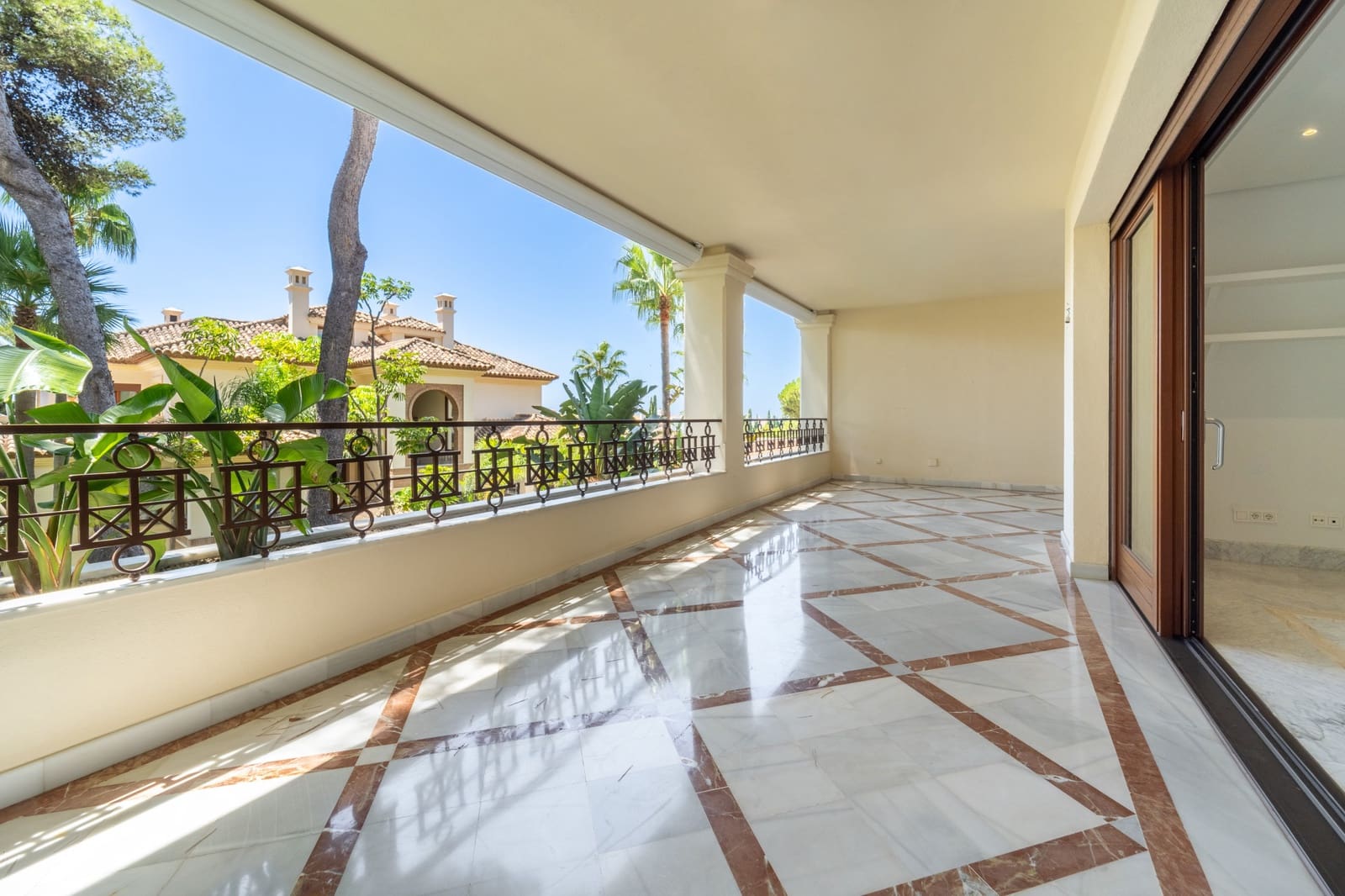 2 sovrum Lägenhet till salu i Marbella med pool garage - 2 250 000 € (Ref: 10012997)