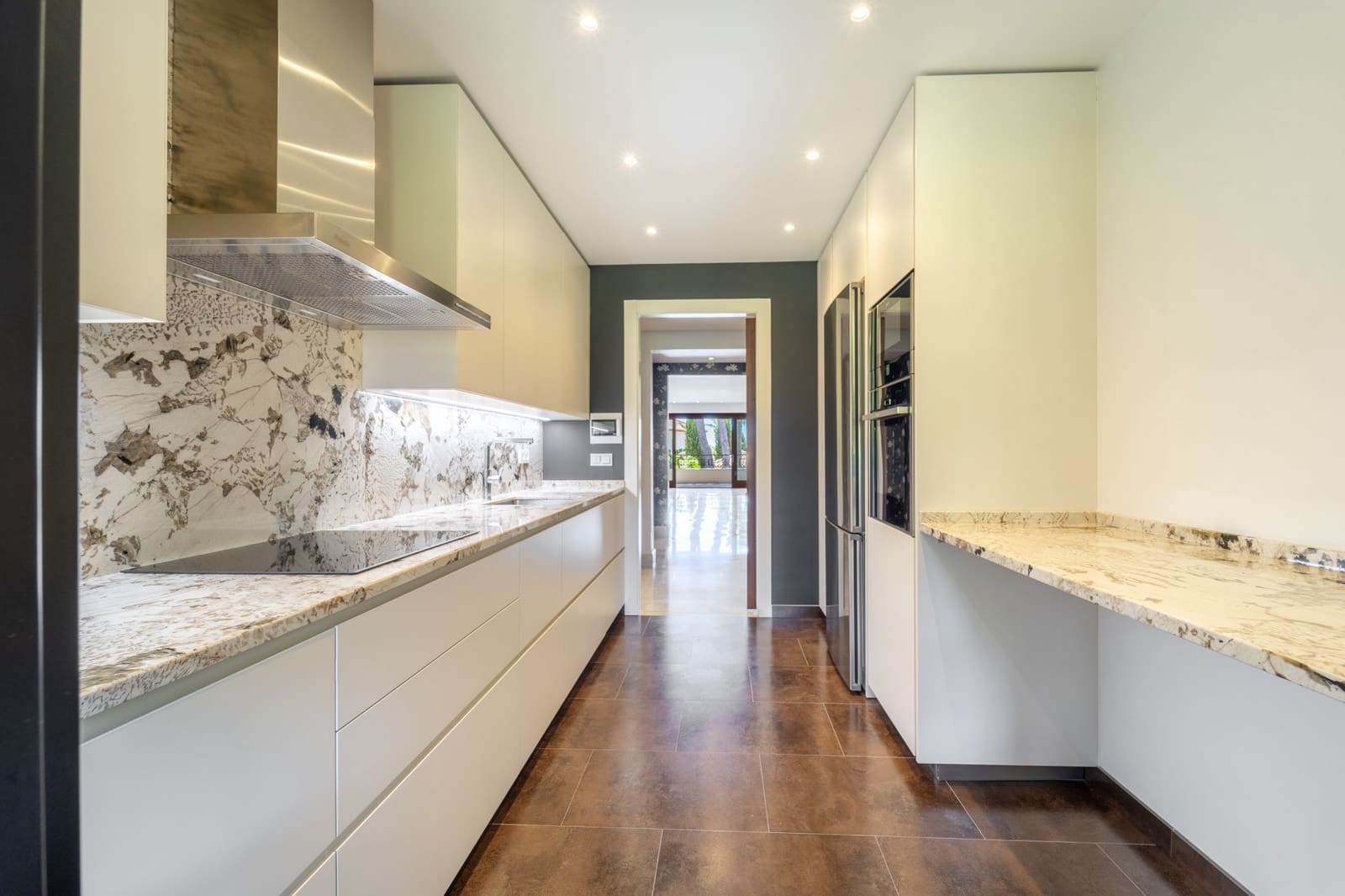 2 sovrum Lägenhet till salu i Marbella med pool garage - 2 250 000 € (Ref: 10012997)