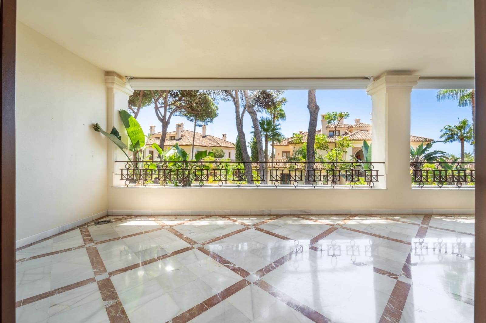 2 sovrum Lägenhet till salu i Marbella med pool garage - 2 250 000 € (Ref: 10012997)