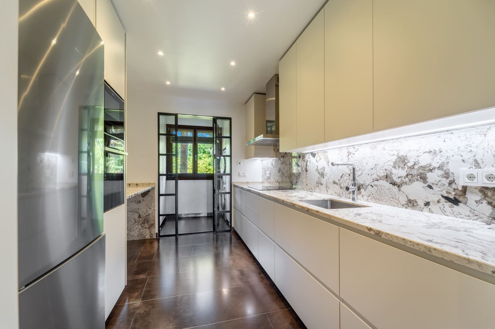 2 sovrum Lägenhet till salu i Marbella med pool garage - 2 250 000 € (Ref: 10012997)