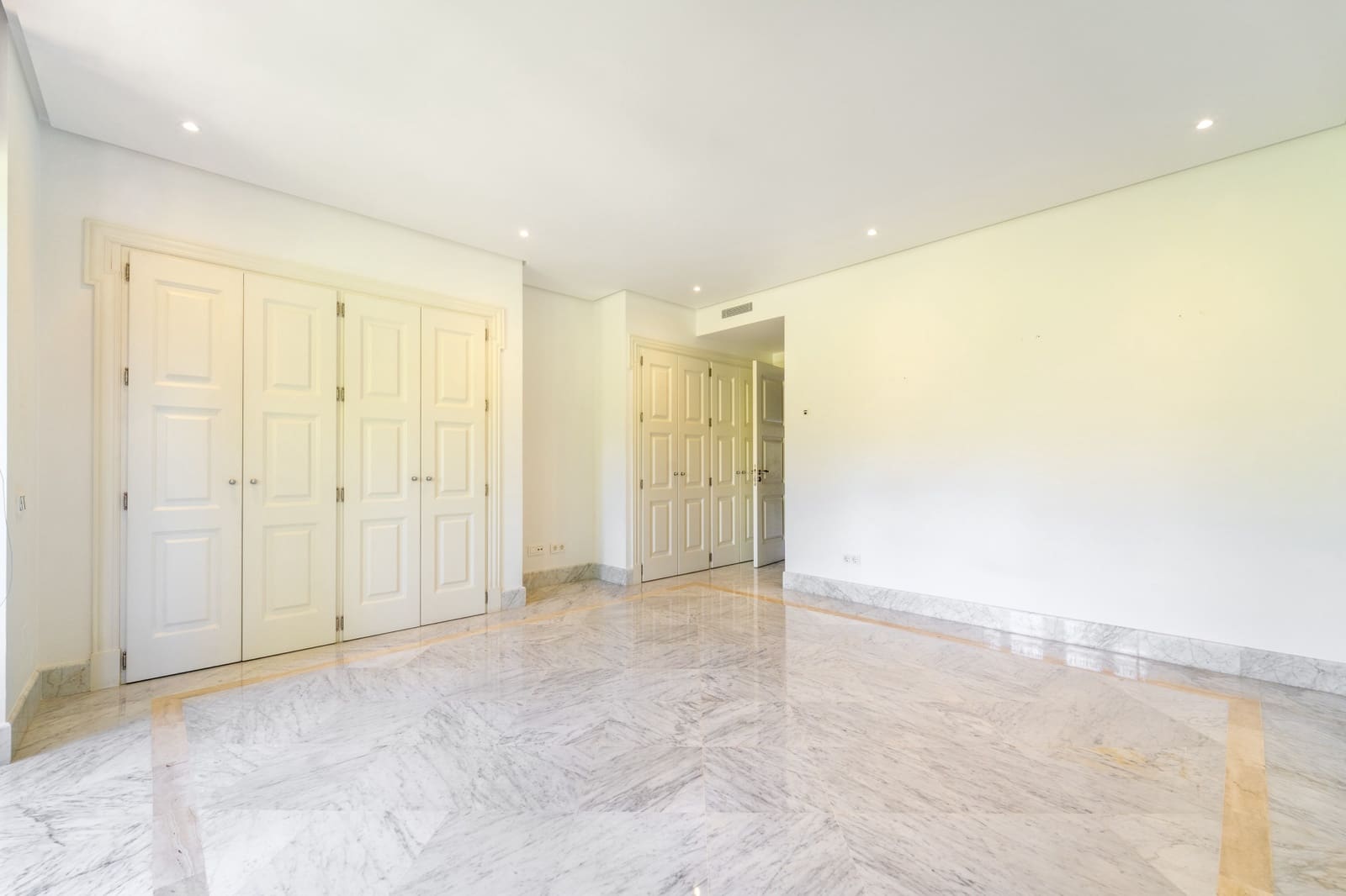 2 sovrum Lägenhet till salu i Marbella med pool garage - 2 250 000 € (Ref: 10012997)