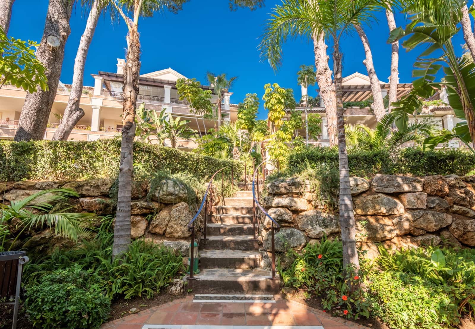 2 bedroom Apartment for sale in Marbella with pool garage - € 2,250,000 (Ref: 10012997)