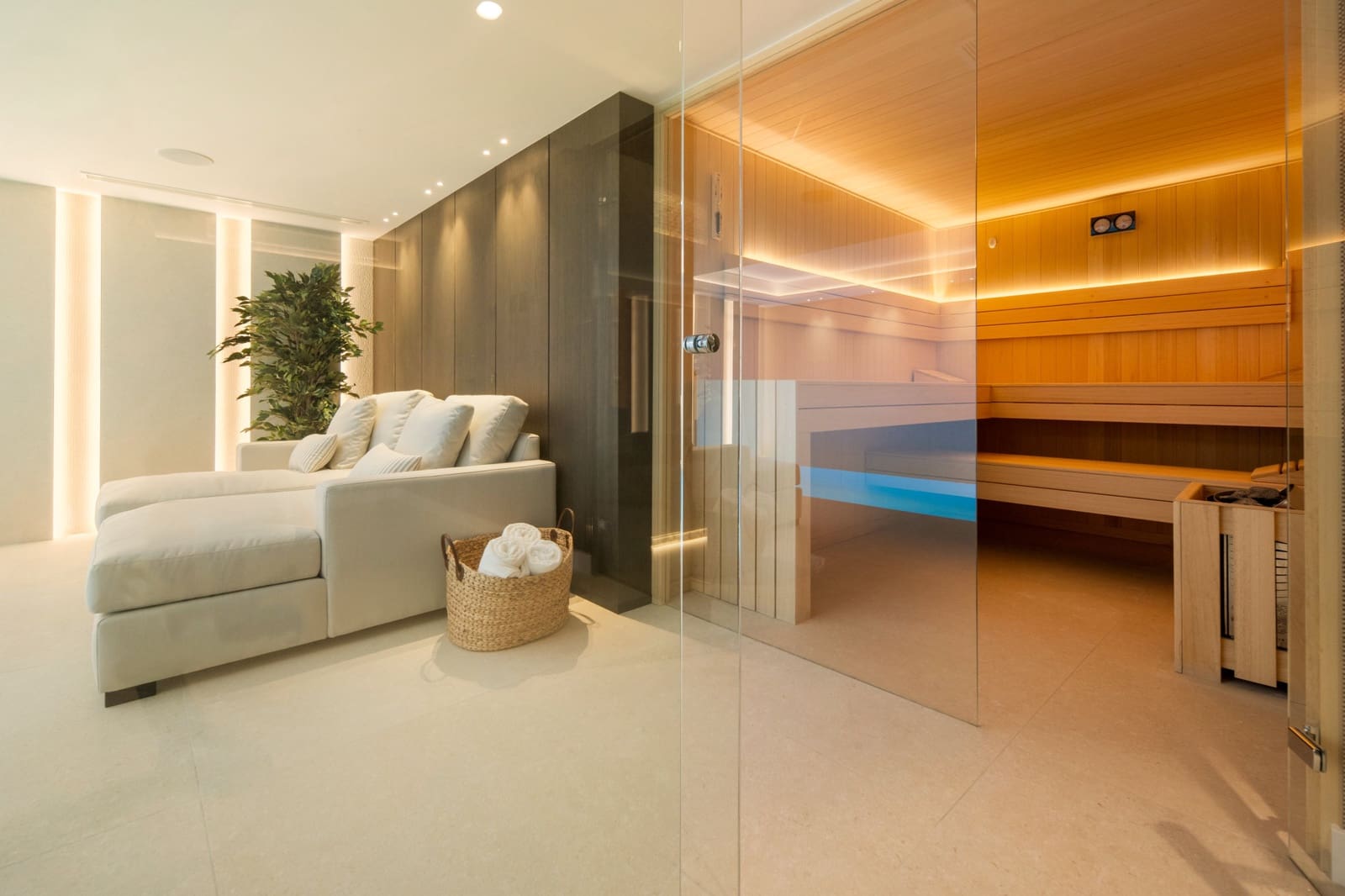 6 bedroom Villa for sale in Benahavis with pool garage - € 7,470,000 (Ref: 10015213)