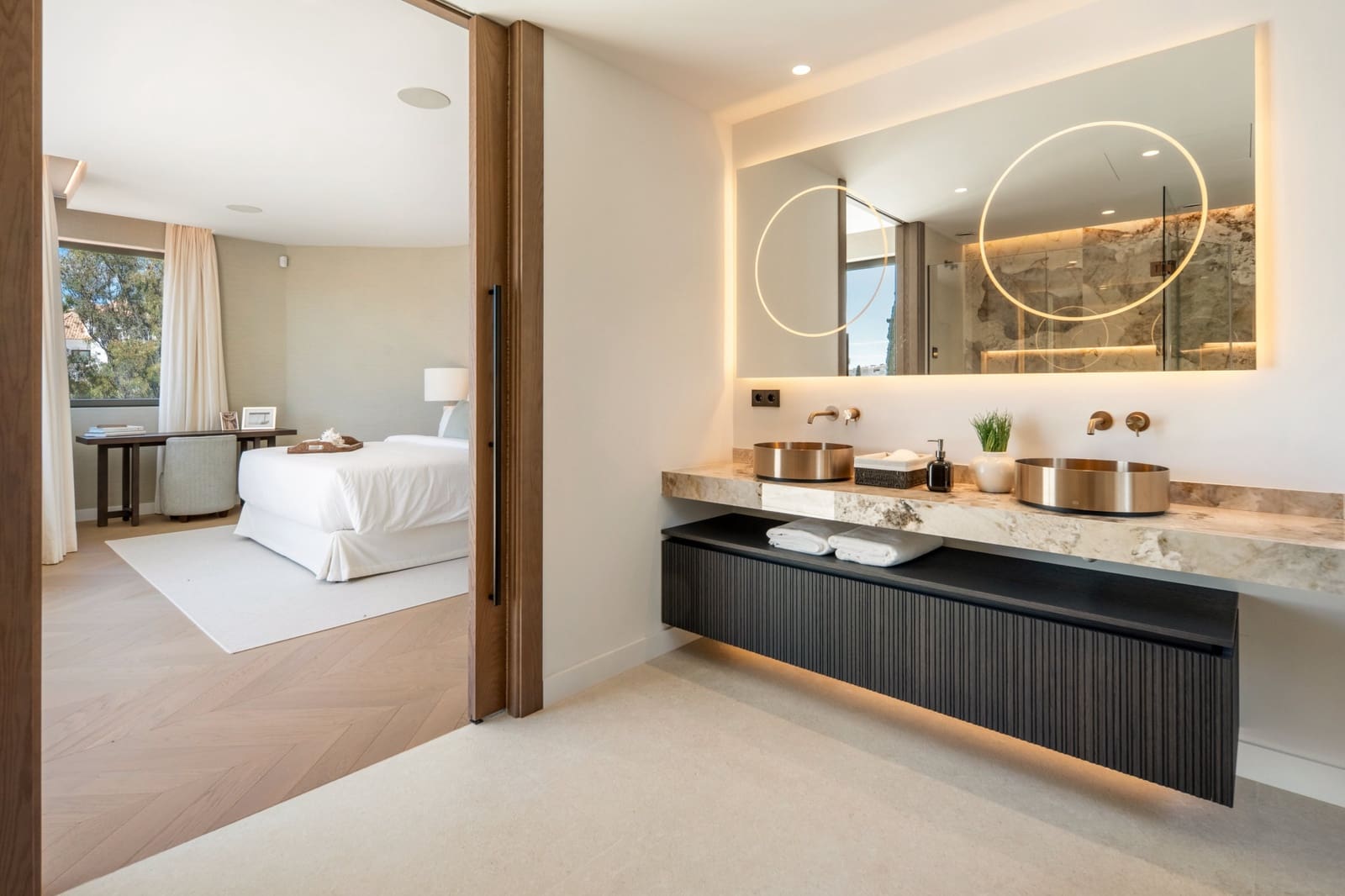 6 bedroom Villa for sale in Benahavis with pool garage - € 7,470,000 (Ref: 10015213)