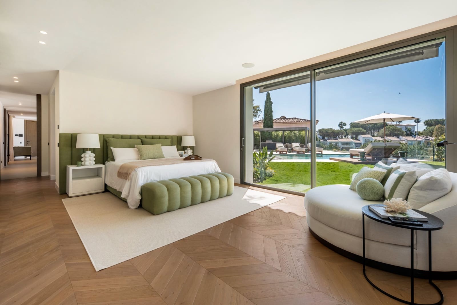 6 bedroom Villa for sale in Benahavis with pool garage - € 7,470,000 (Ref: 10015213)