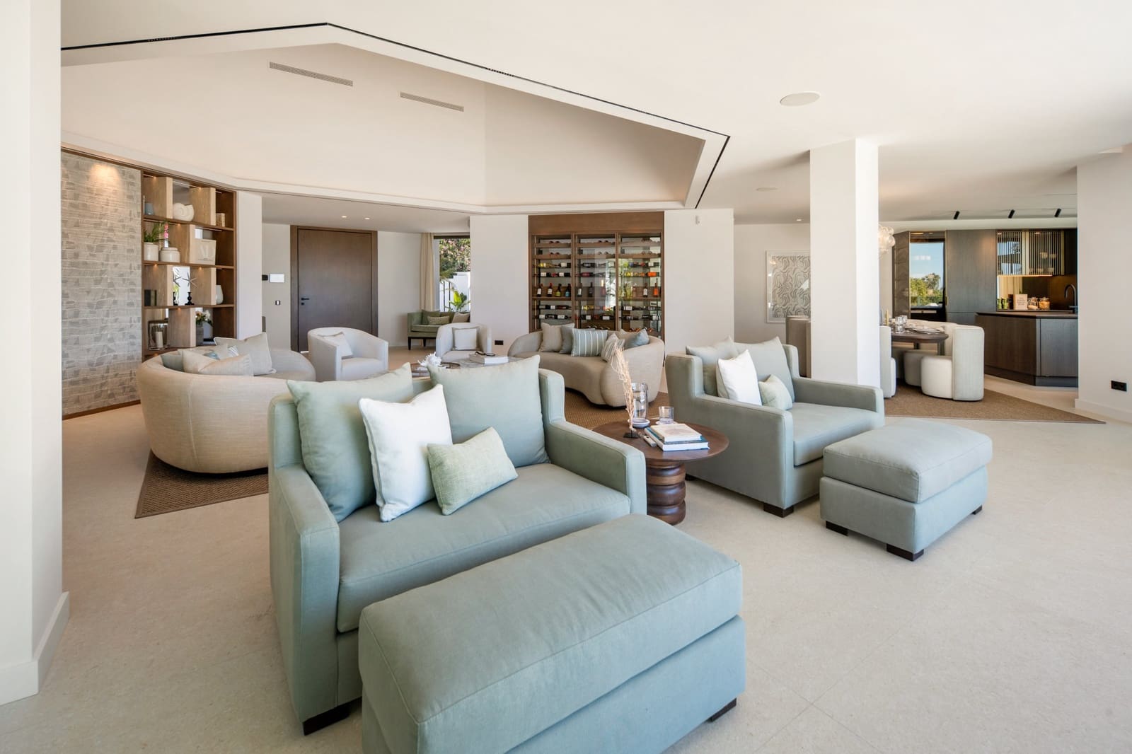 6 bedroom Villa for sale in Benahavis with pool garage - € 7,470,000 (Ref: 10015213)