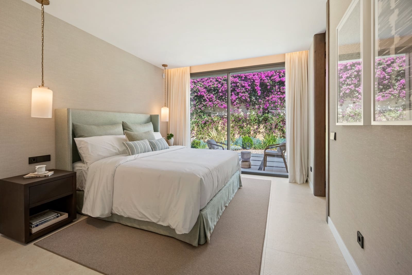6 bedroom Villa for sale in Benahavis with pool garage - € 7,470,000 (Ref: 10015213)