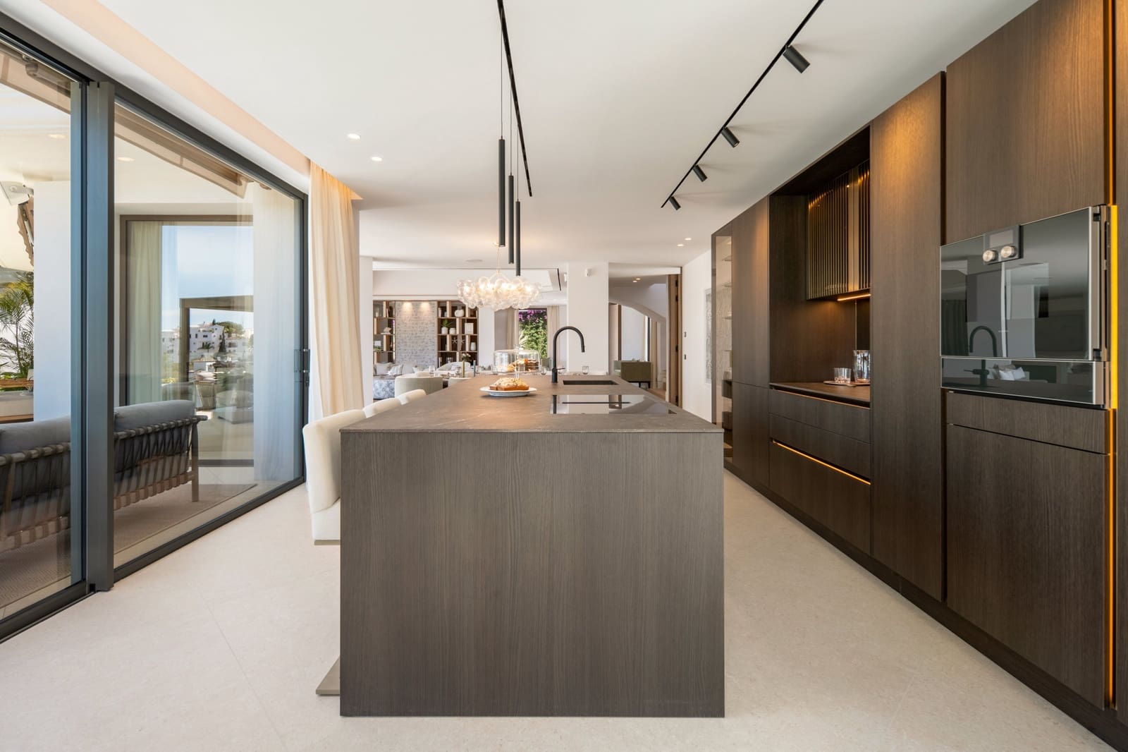 6 bedroom Villa for sale in Benahavis with pool garage - € 7,470,000 (Ref: 10015213)