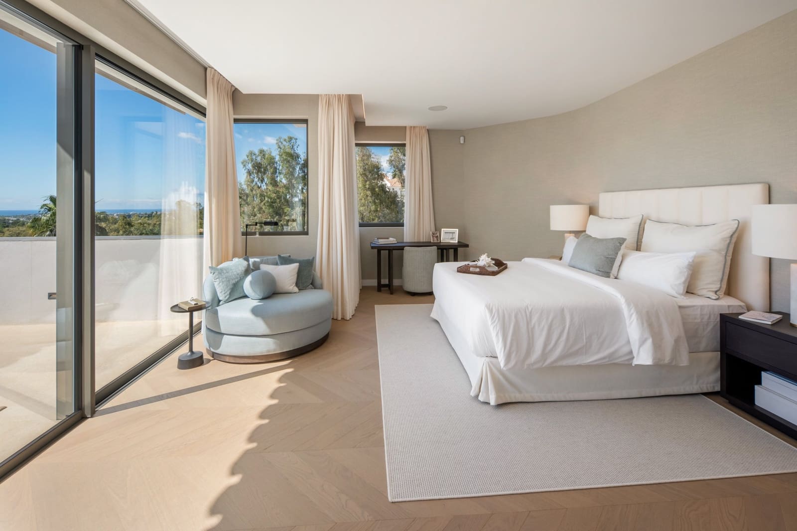 6 bedroom Villa for sale in Benahavis with pool garage - € 7,470,000 (Ref: 10015213)