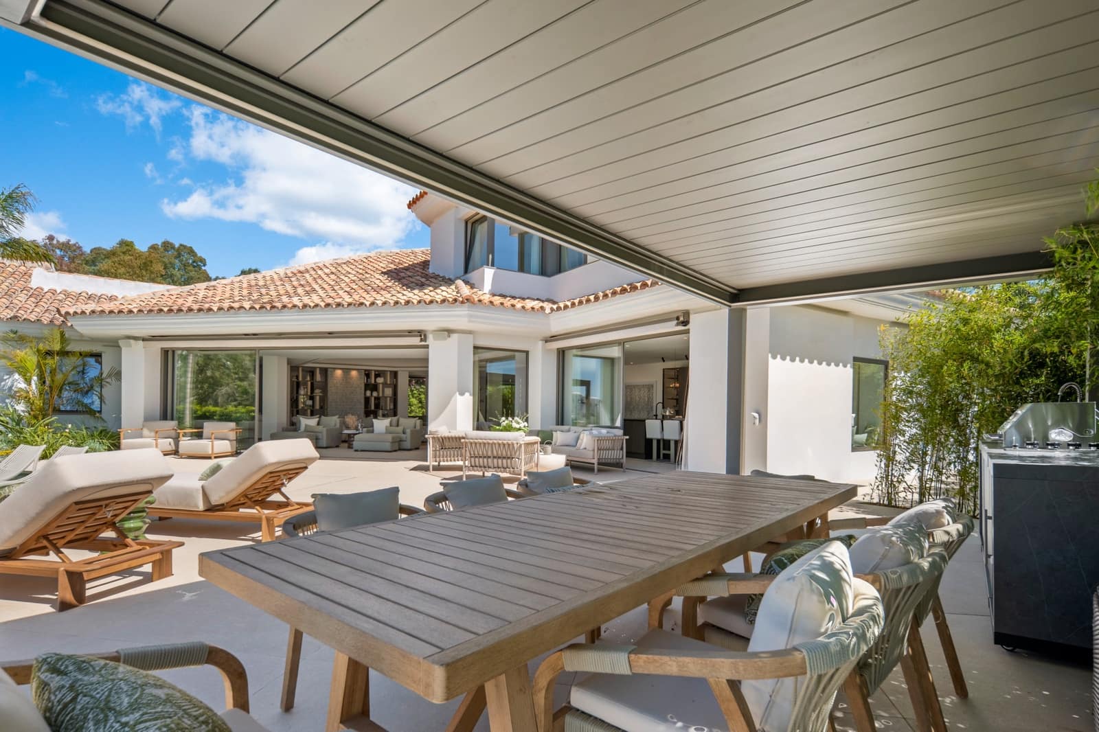 6 bedroom Villa for sale in Benahavis with pool garage - € 7,470,000 (Ref: 10015213)