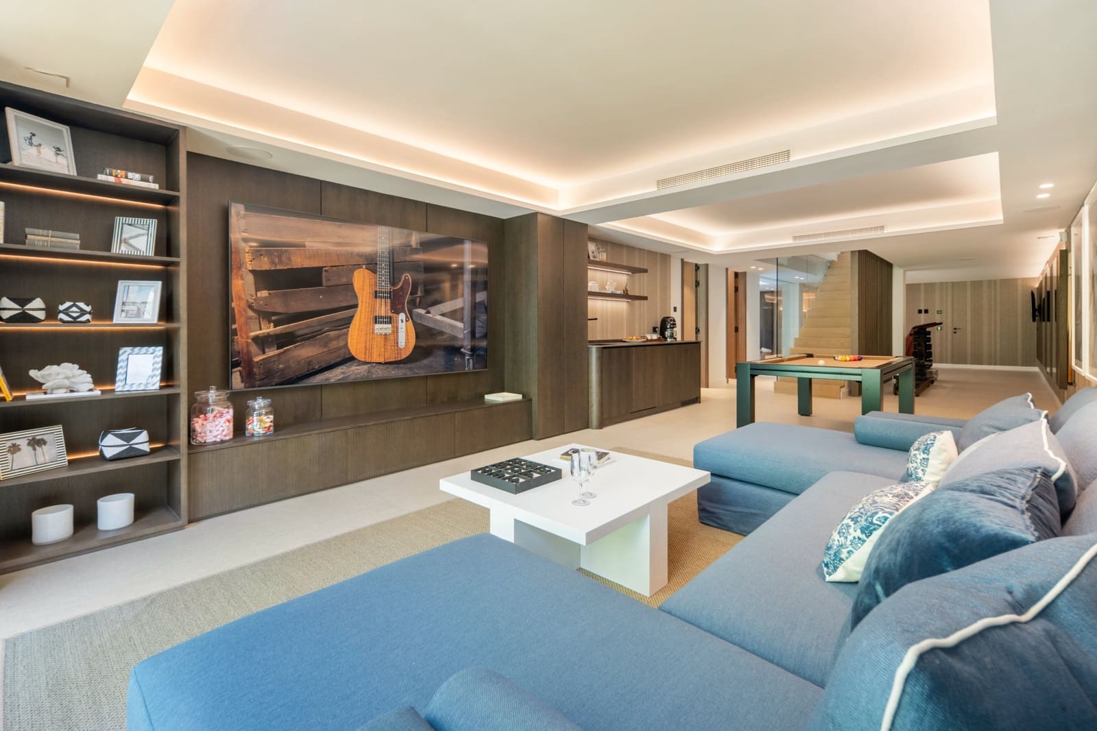 6 bedroom Villa for sale in Benahavis with pool garage - € 7,470,000 (Ref: 10015213)