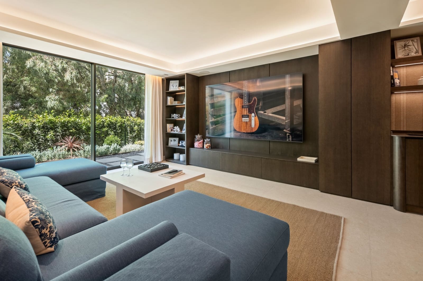 6 bedroom Villa for sale in Benahavis with pool garage - € 7,470,000 (Ref: 10015213)