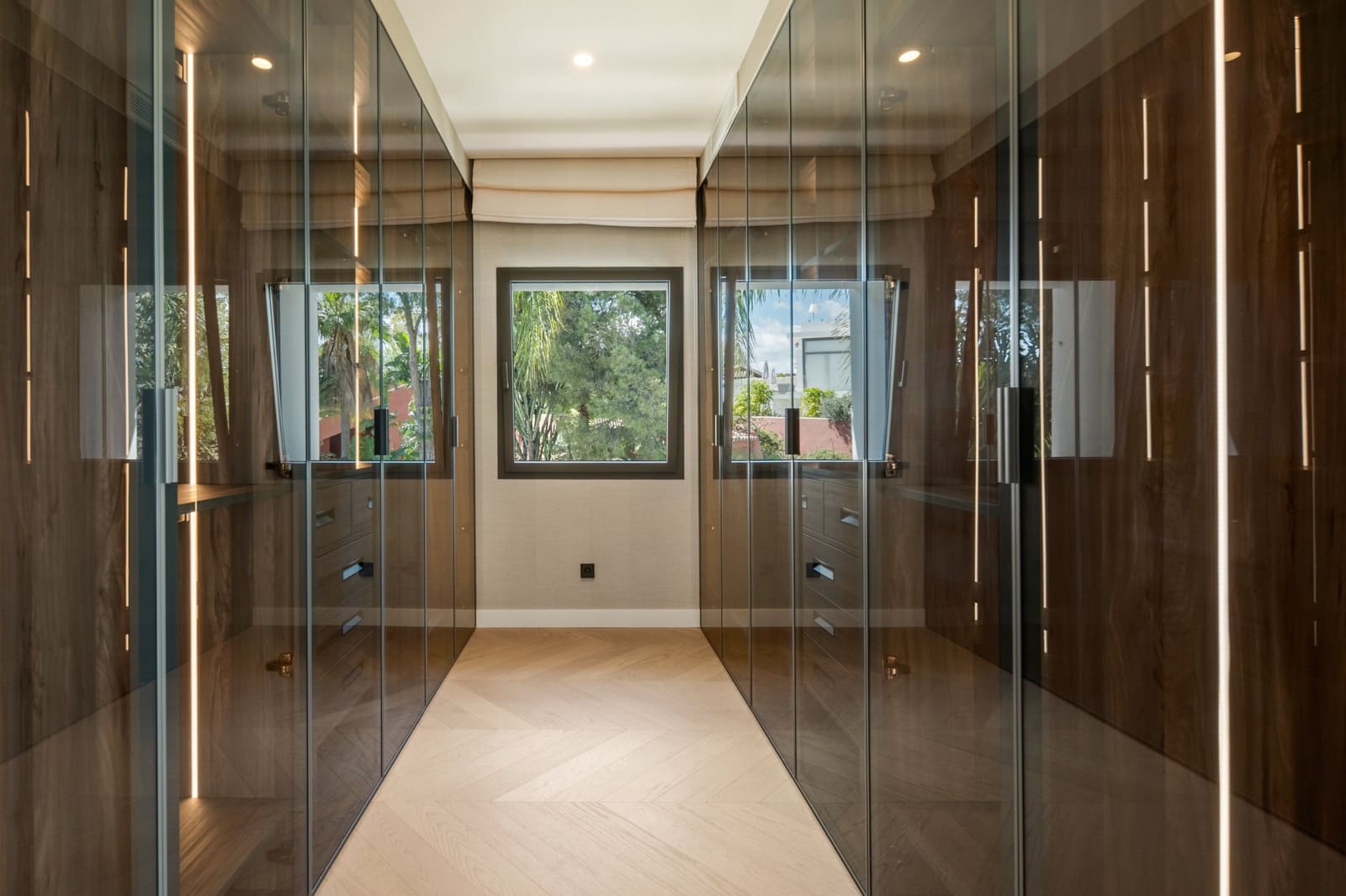 6 bedroom Villa for sale in Benahavis with pool garage - € 7,470,000 (Ref: 10015213)