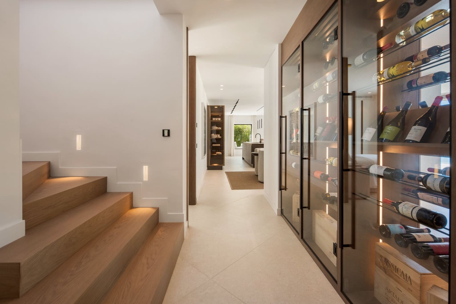6 bedroom Villa for sale in Benahavis with pool garage - € 7,470,000 (Ref: 10015213)