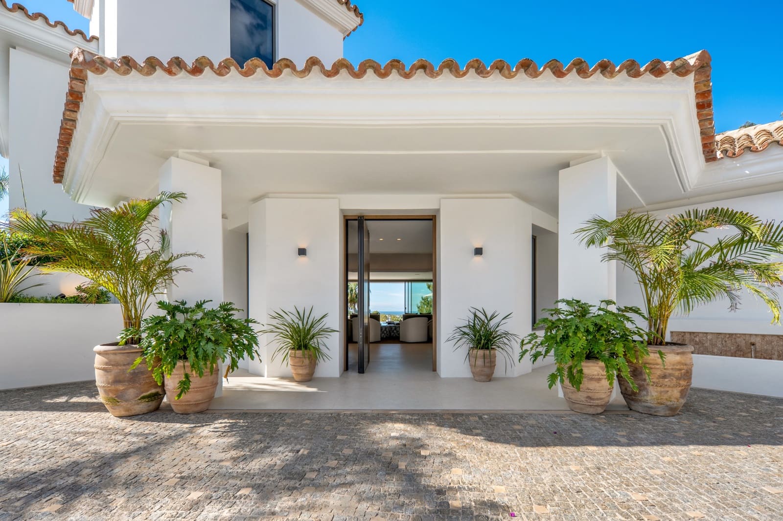 6 bedroom Villa for sale in Benahavis with pool garage - € 7,470,000 (Ref: 10015213)