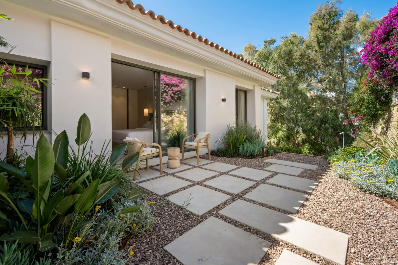 6 bedroom Villa for sale in Benahavis with pool garage - € 7,470,000 (Ref: 10015213)