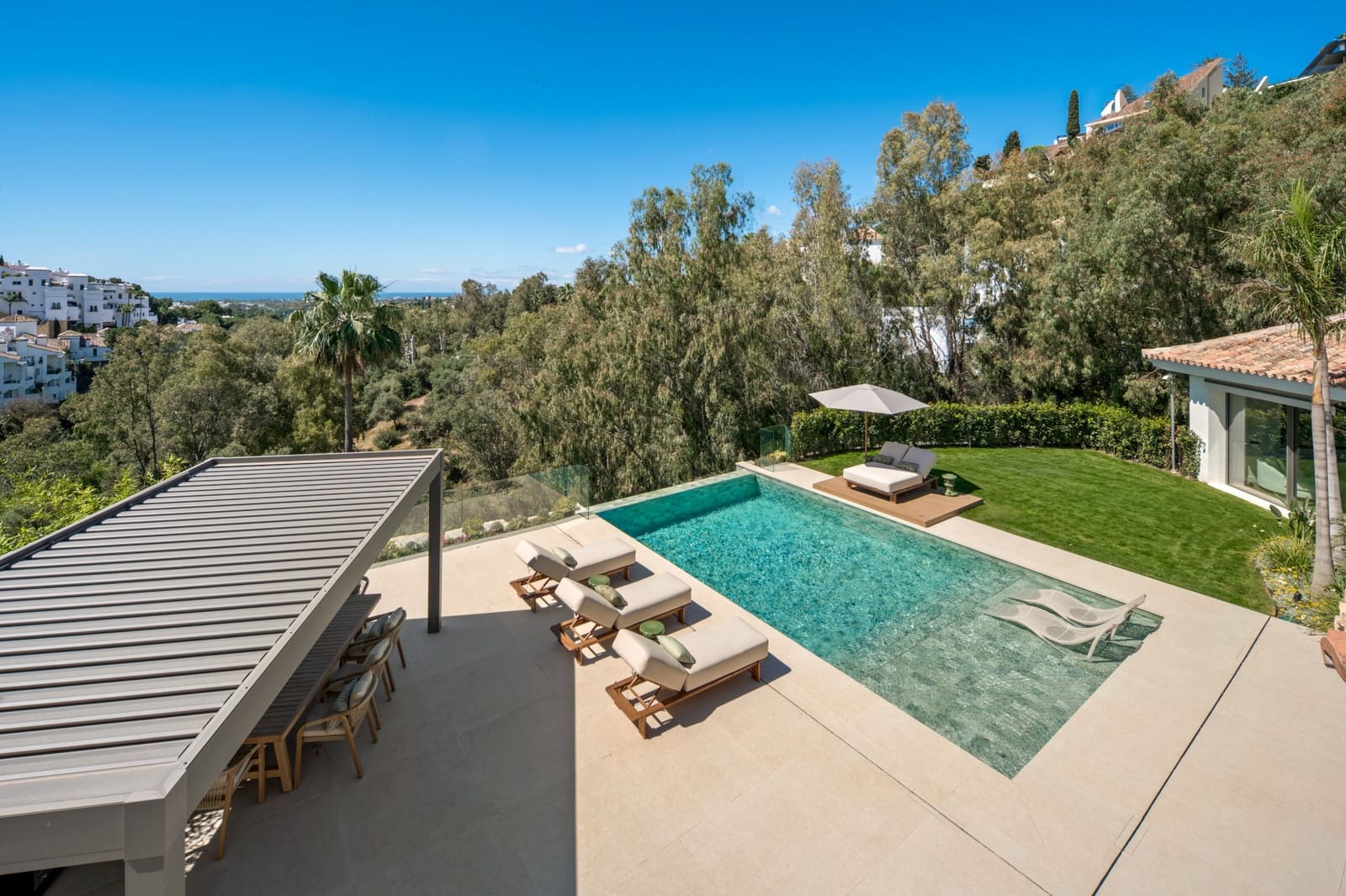 6 bedroom Villa for sale in Benahavis with pool garage - € 7,470,000 (Ref: 10015213)