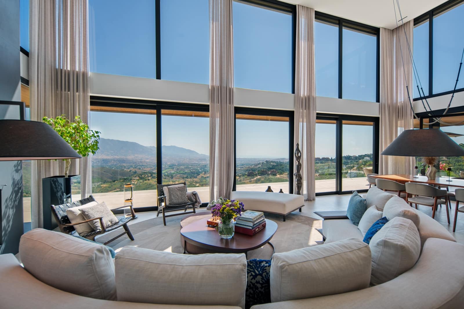6 bedroom Villa for sale in Marbella with pool garage - € 3,550,000 (Ref: 10015214)