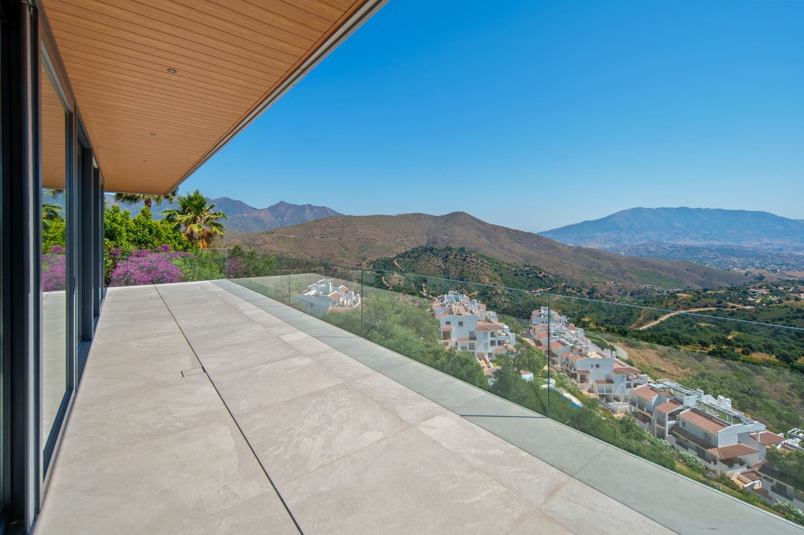 6 bedroom Villa for sale in Marbella with pool garage - € 3,550,000 (Ref: 10015214)