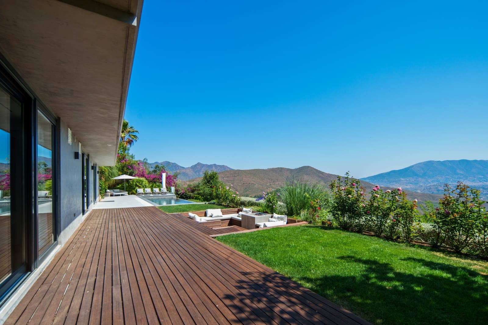 6 bedroom Villa for sale in Marbella with pool garage - € 3,550,000 (Ref: 10015214)