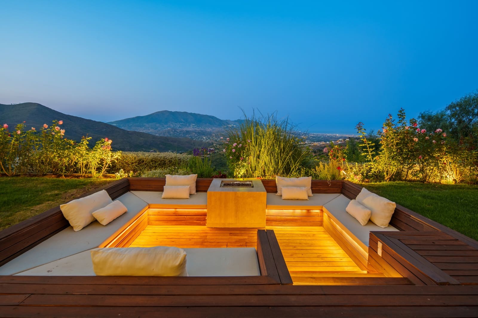 6 bedroom Villa for sale in Marbella with pool garage - € 3,550,000 (Ref: 10015214)