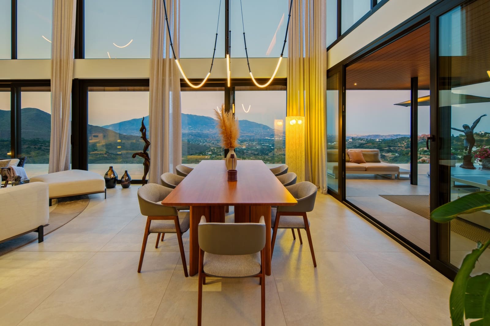 6 bedroom Villa for sale in Marbella with pool garage - € 3,550,000 (Ref: 10015214)