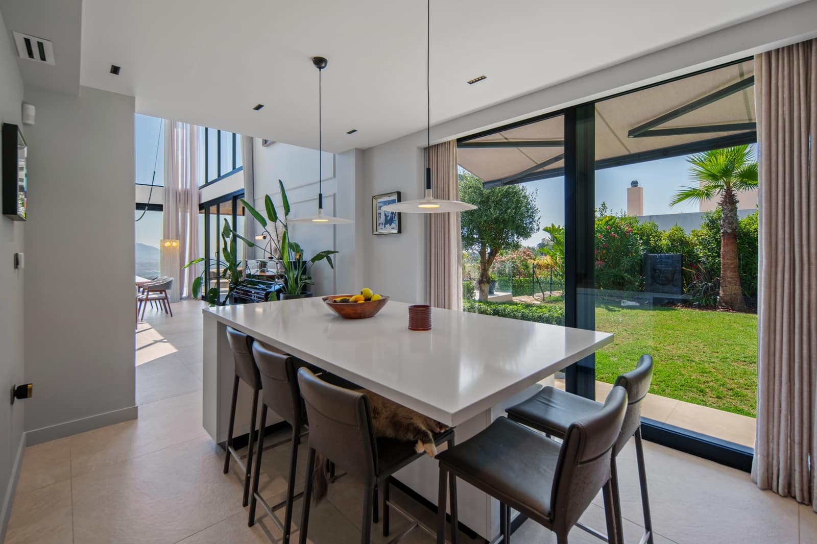 6 bedroom Villa for sale in Marbella with pool garage - € 3,550,000 (Ref: 10015214)