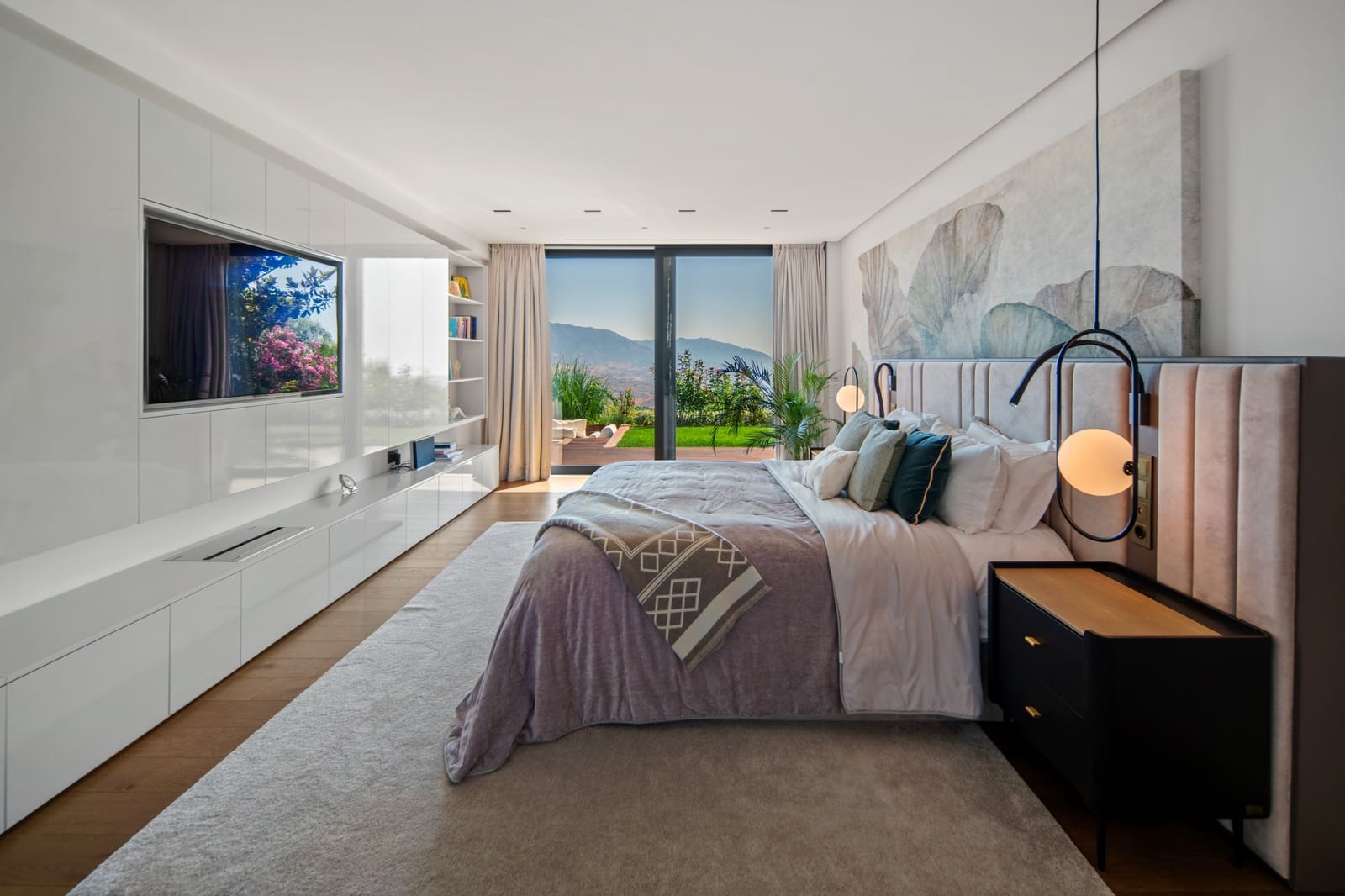 6 bedroom Villa for sale in Marbella with pool garage - € 3,550,000 (Ref: 10015214)