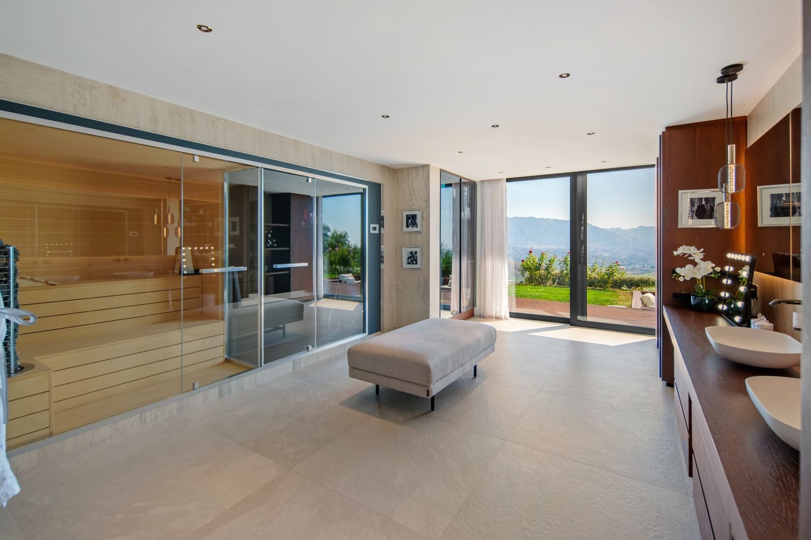 6 bedroom Villa for sale in Marbella with pool garage - € 3,550,000 (Ref: 10015214)