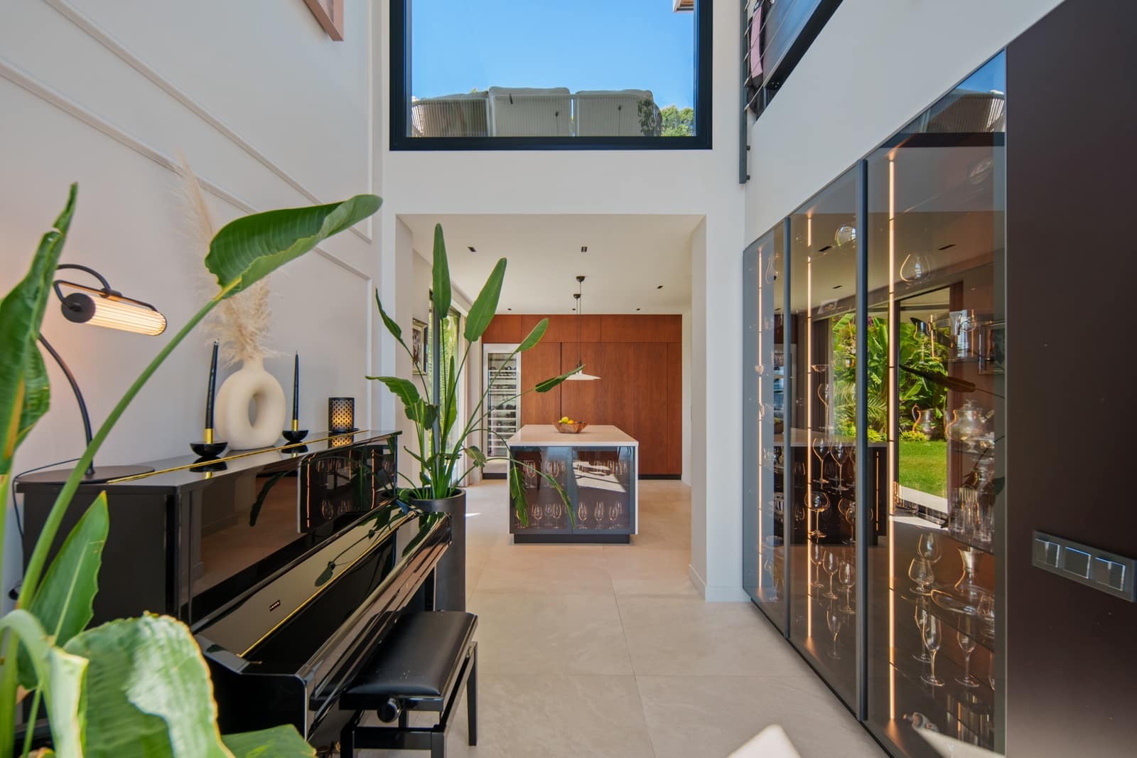 6 bedroom Villa for sale in Marbella with pool garage - € 3,550,000 (Ref: 10015214)