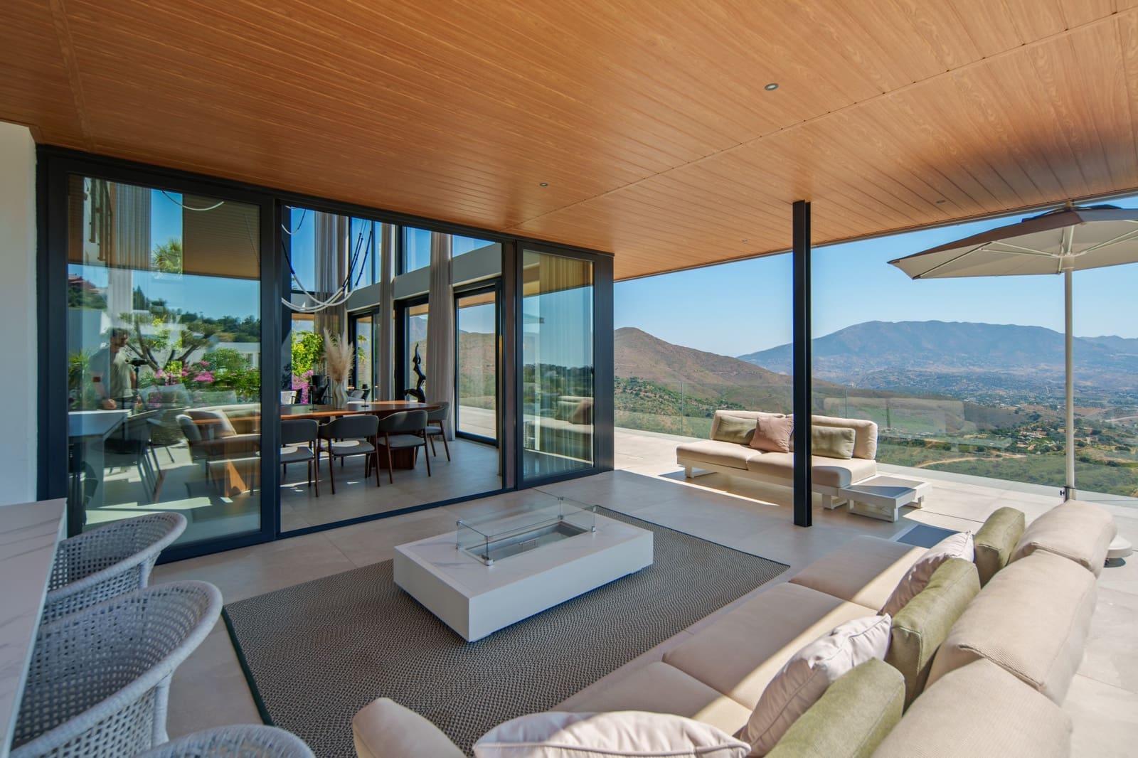 6 bedroom Villa for sale in Marbella with pool garage - € 3,550,000 (Ref: 10015214)
