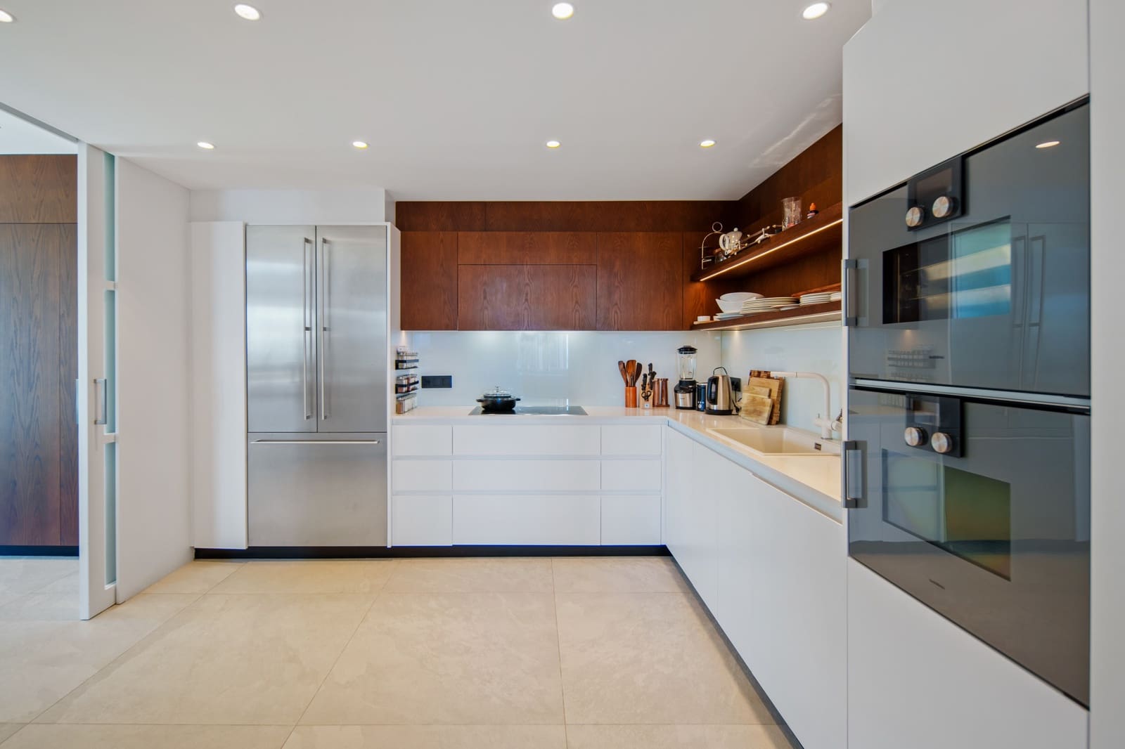 6 bedroom Villa for sale in Marbella with pool garage - € 3,550,000 (Ref: 10015214)