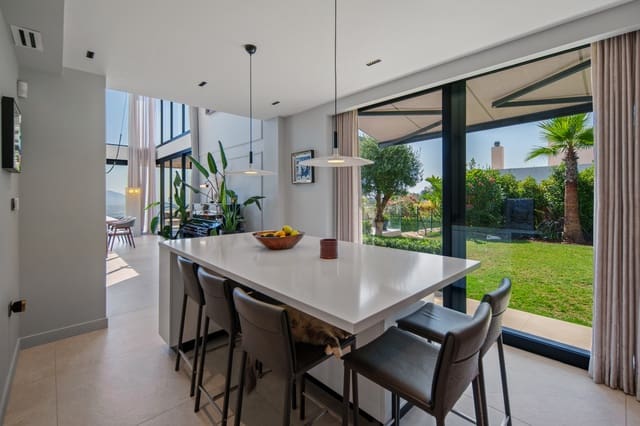 6 bedroom Villa for sale in Marbella with pool garage - € 3,550,000 (Ref: 10015214)
