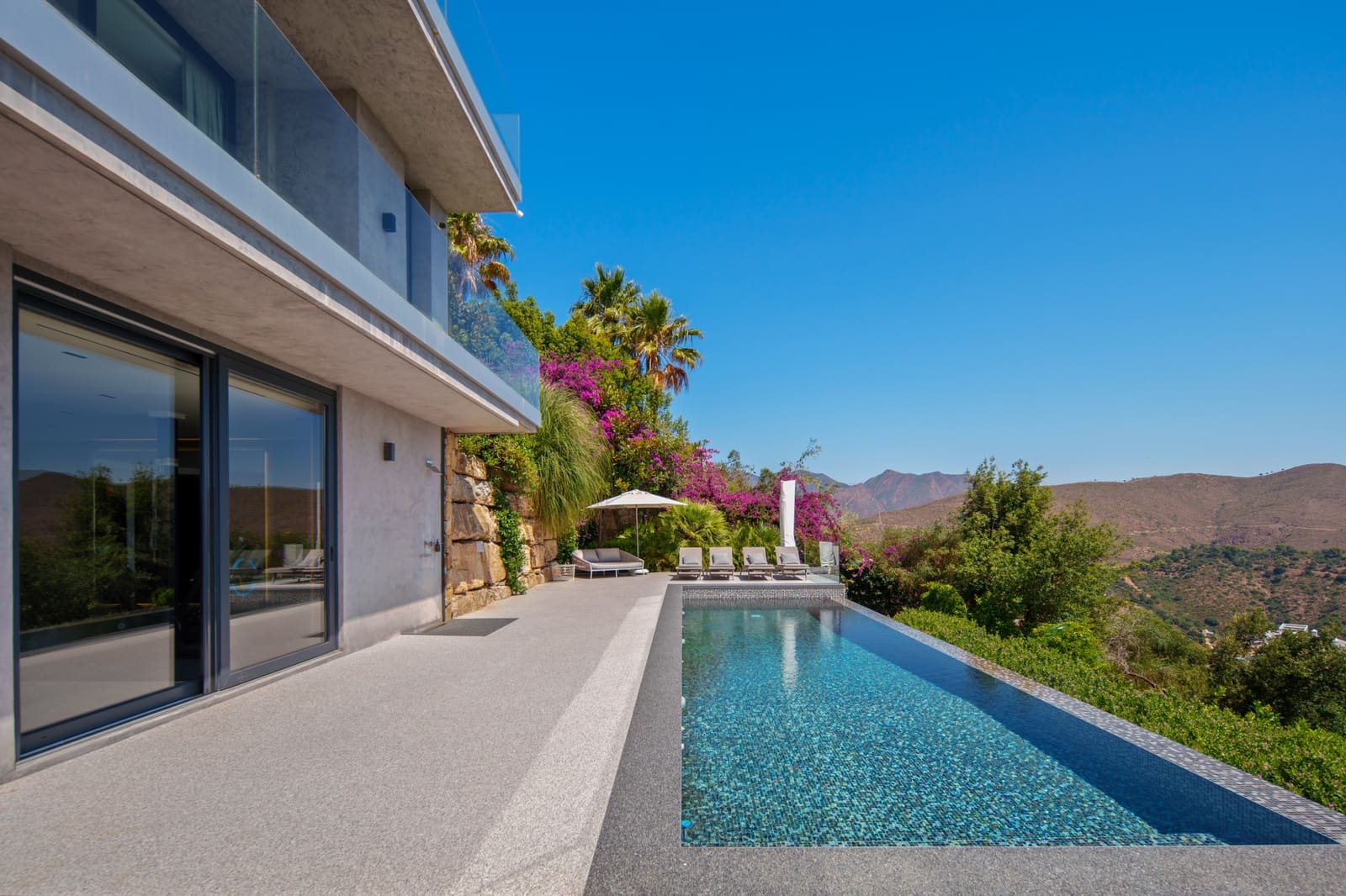 6 bedroom Villa for sale in Marbella with pool garage - € 3,550,000 (Ref: 10015214)