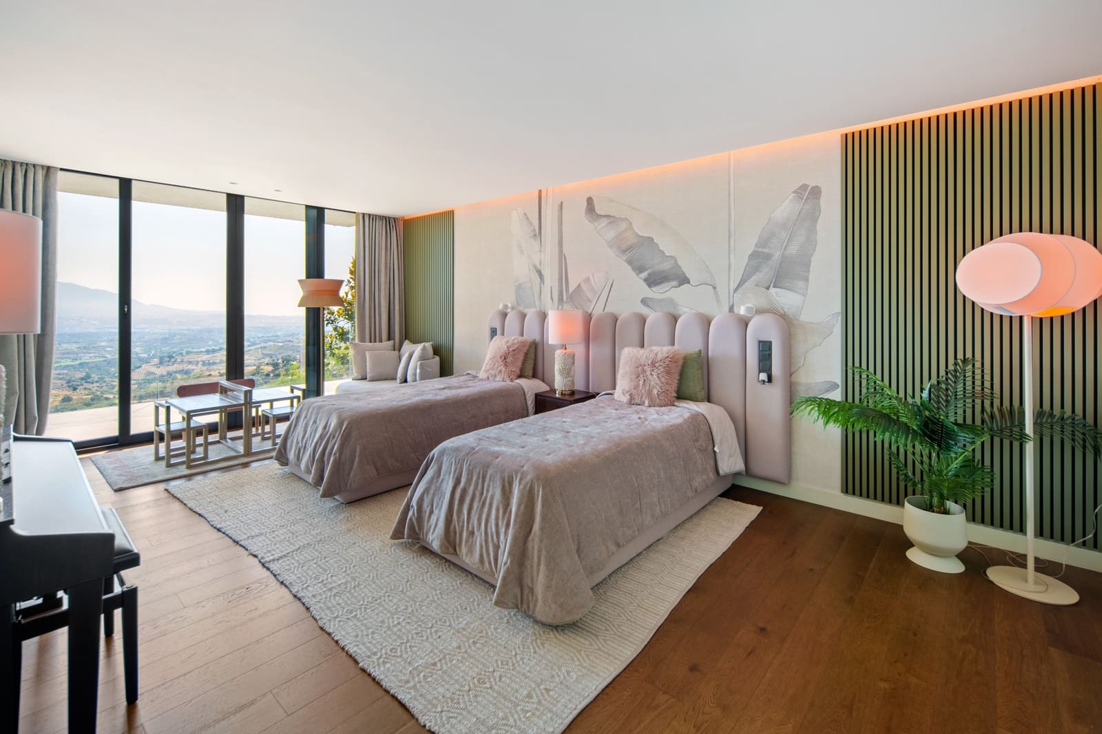 6 bedroom Villa for sale in Marbella with pool garage - € 3,550,000 (Ref: 10015214)