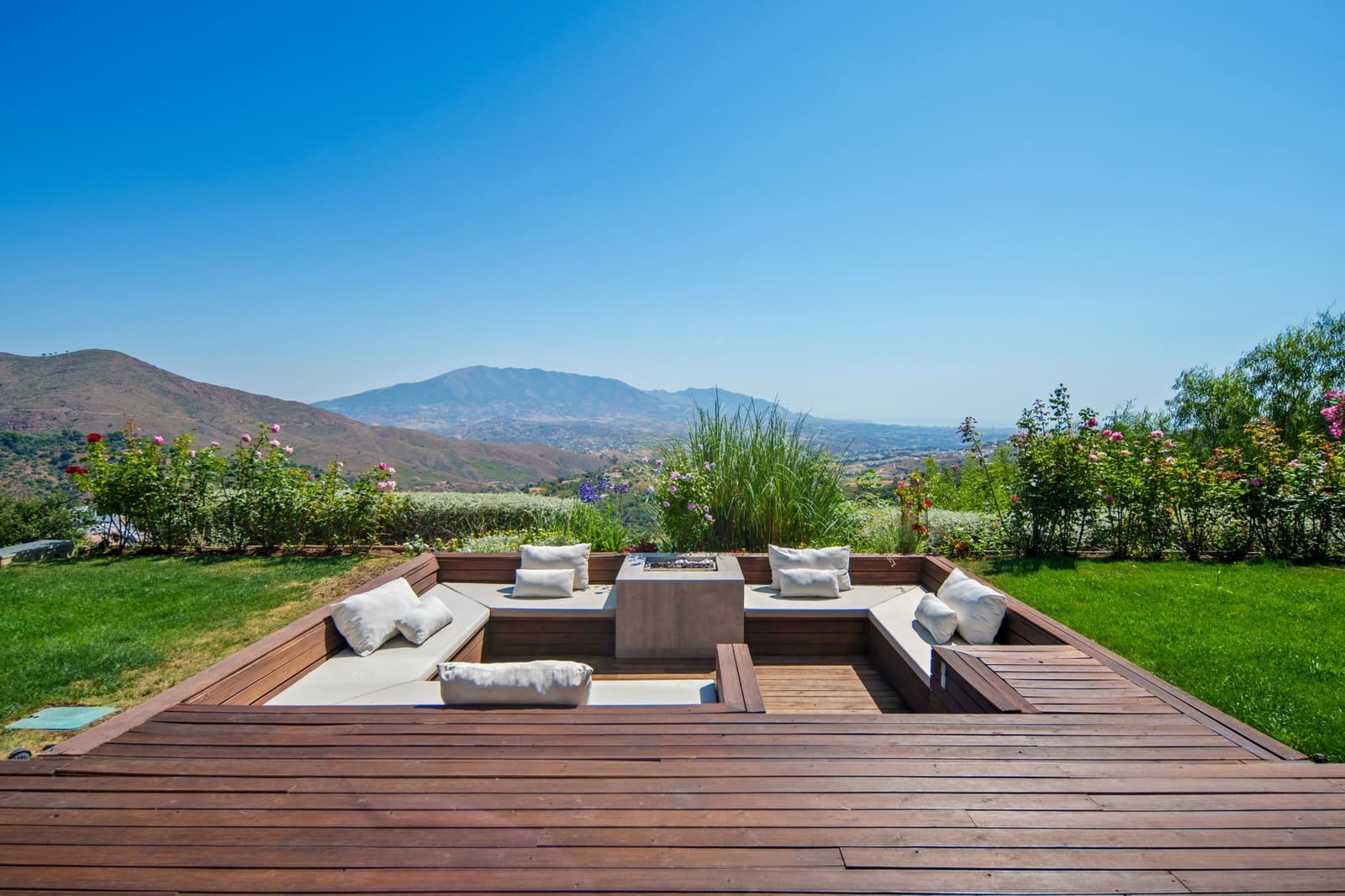 6 bedroom Villa for sale in Marbella with pool garage - € 3,550,000 (Ref: 10015214)
