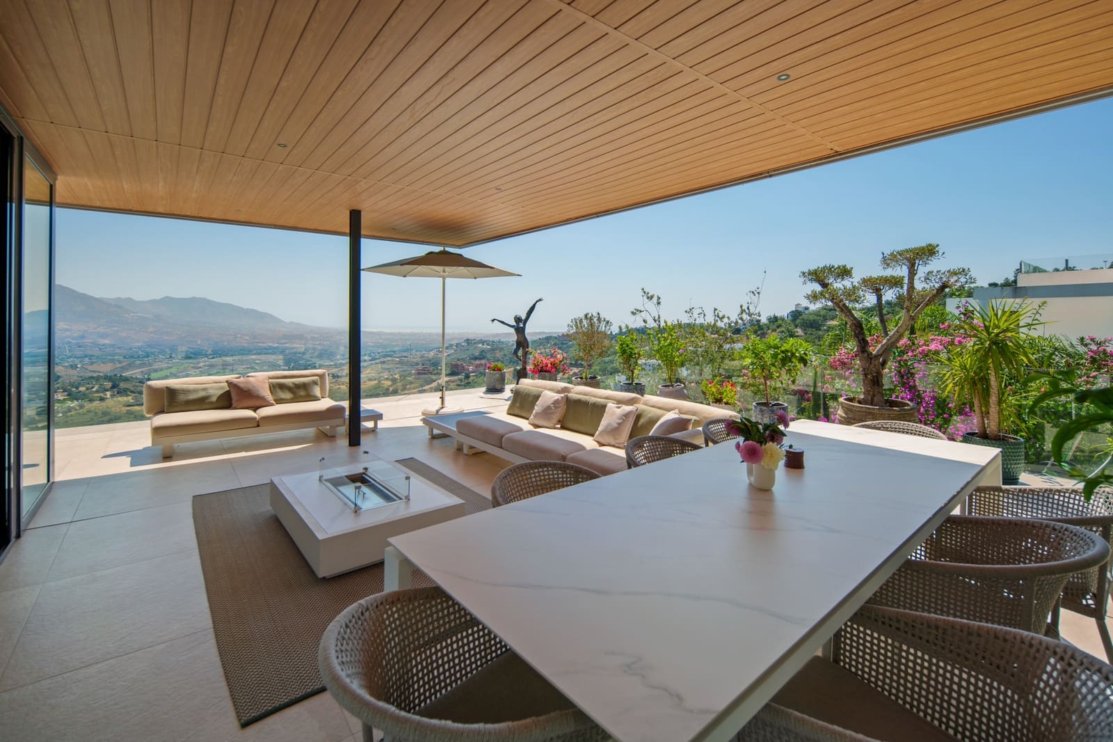 6 bedroom Villa for sale in Marbella with pool garage - € 3,550,000 (Ref: 10015214)