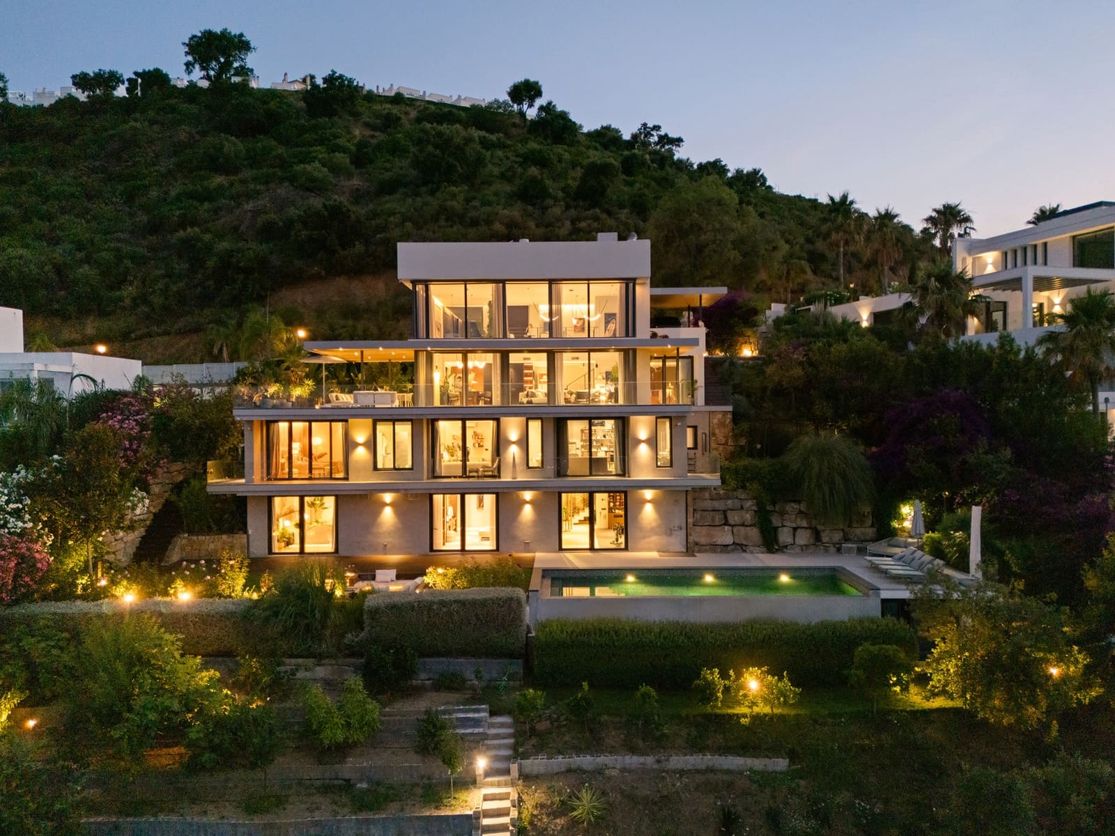 6 bedroom Villa for sale in Marbella with pool garage - € 3,550,000 (Ref: 10015214)