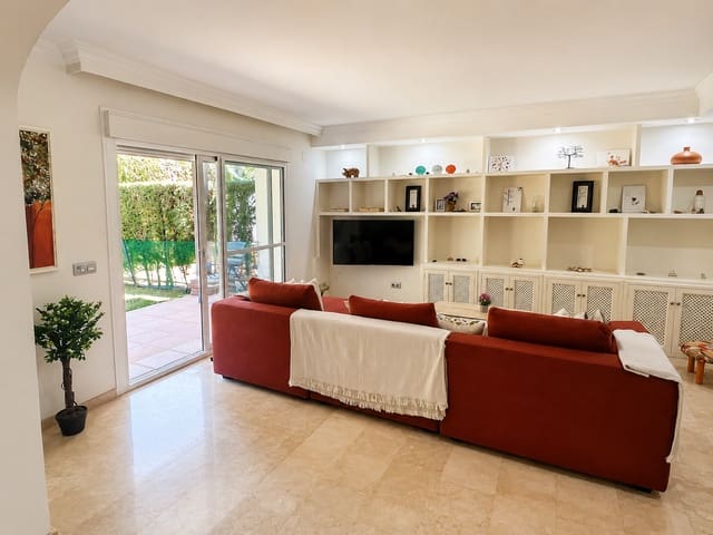 4 bedroom Townhouse for rent in San Pedro de Alcantara, Marbella with pool garage - € 3,800 (Ref: 10021705)