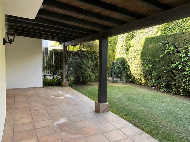 4 bedroom Townhouse for rent in San Pedro de Alcantara, Marbella with pool garage - € 3,800 (Ref: 10021705)