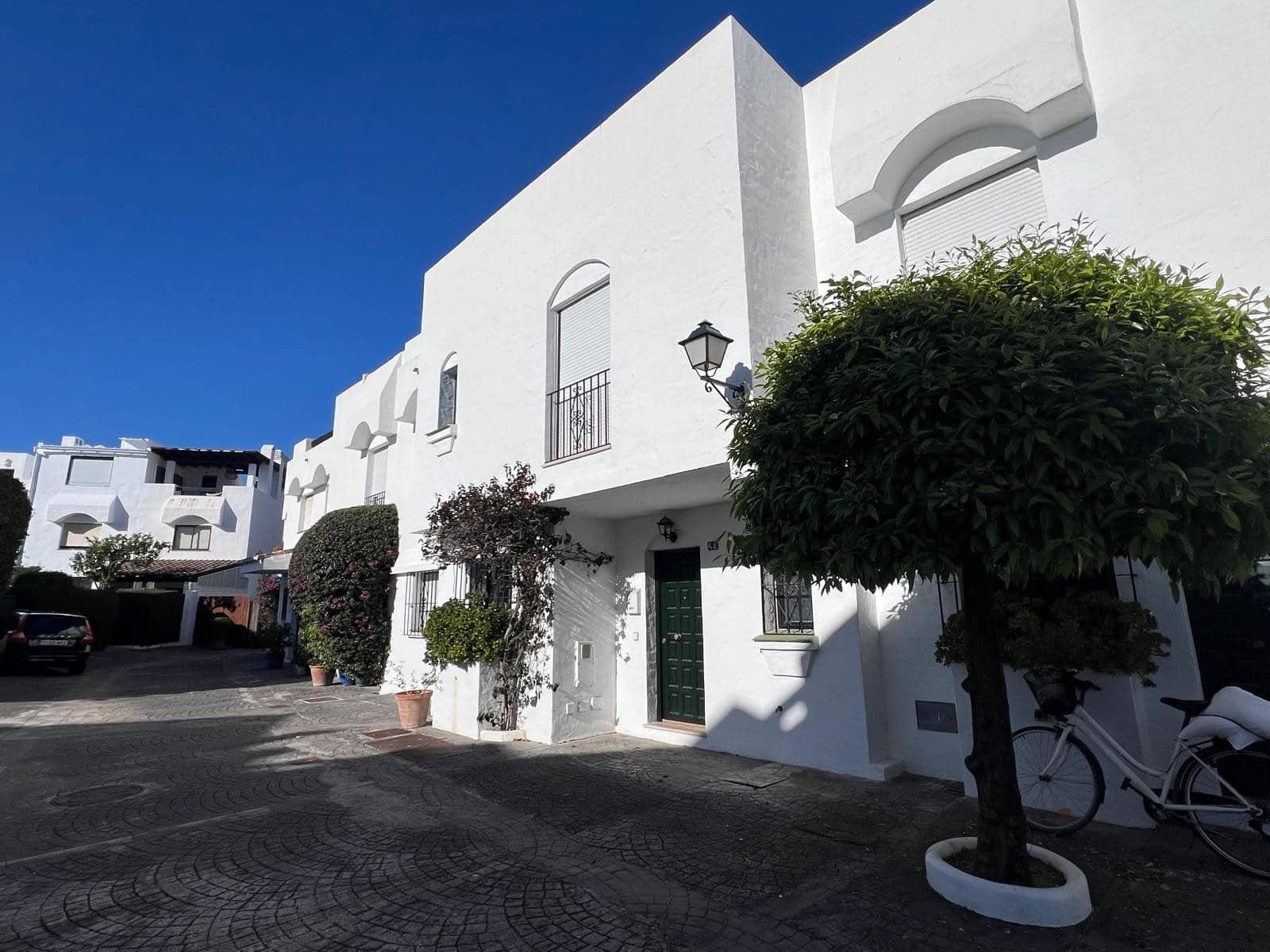 4 bedroom Townhouse for rent in San Pedro de Alcantara with pool garage - € 3,800 (Ref: 10021705)