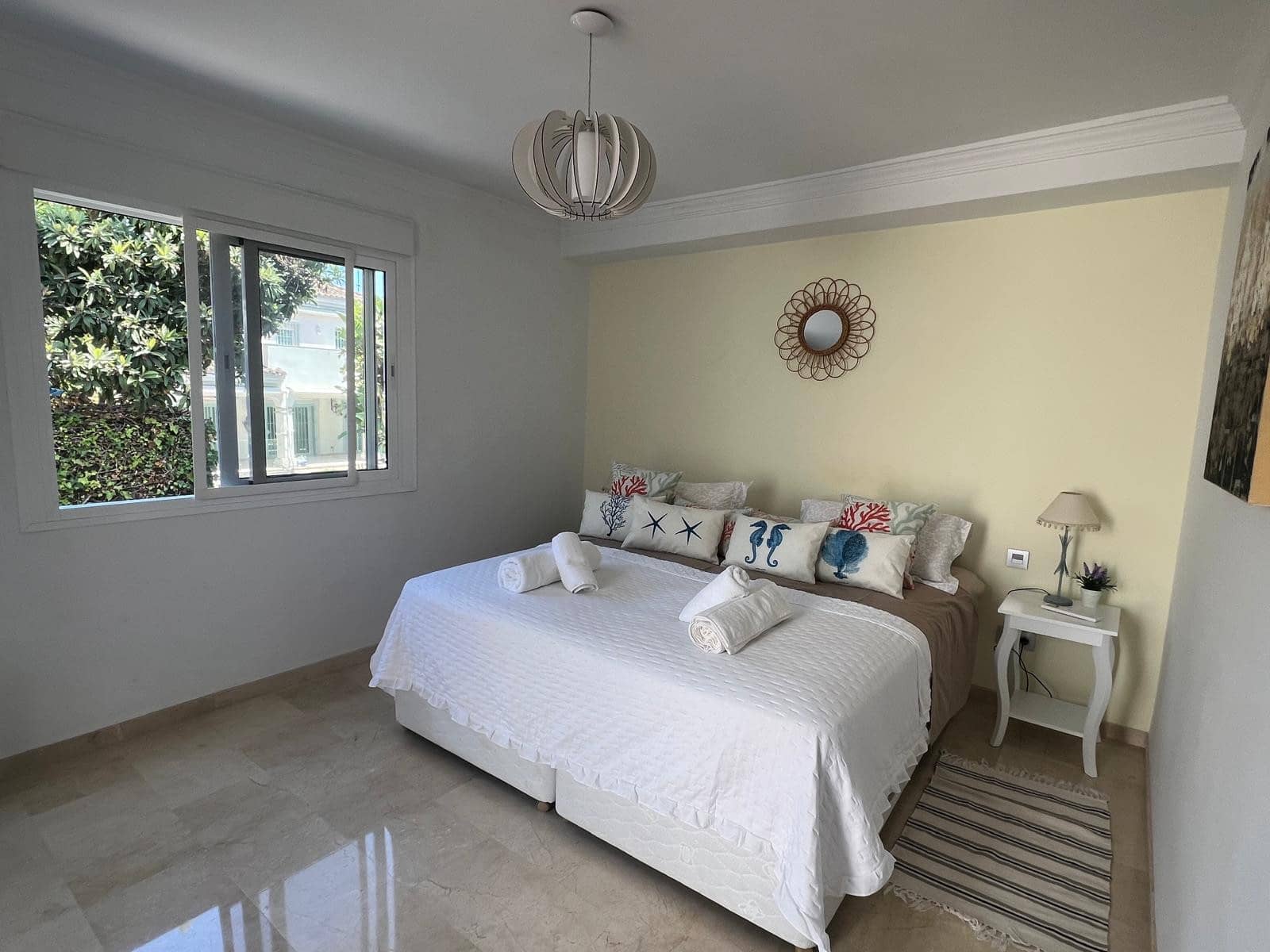 4 quarto Casa em Banda para arrendar em San Pedro de Alcantara com piscina garagem - 3 800 € (Ref: 10021705)