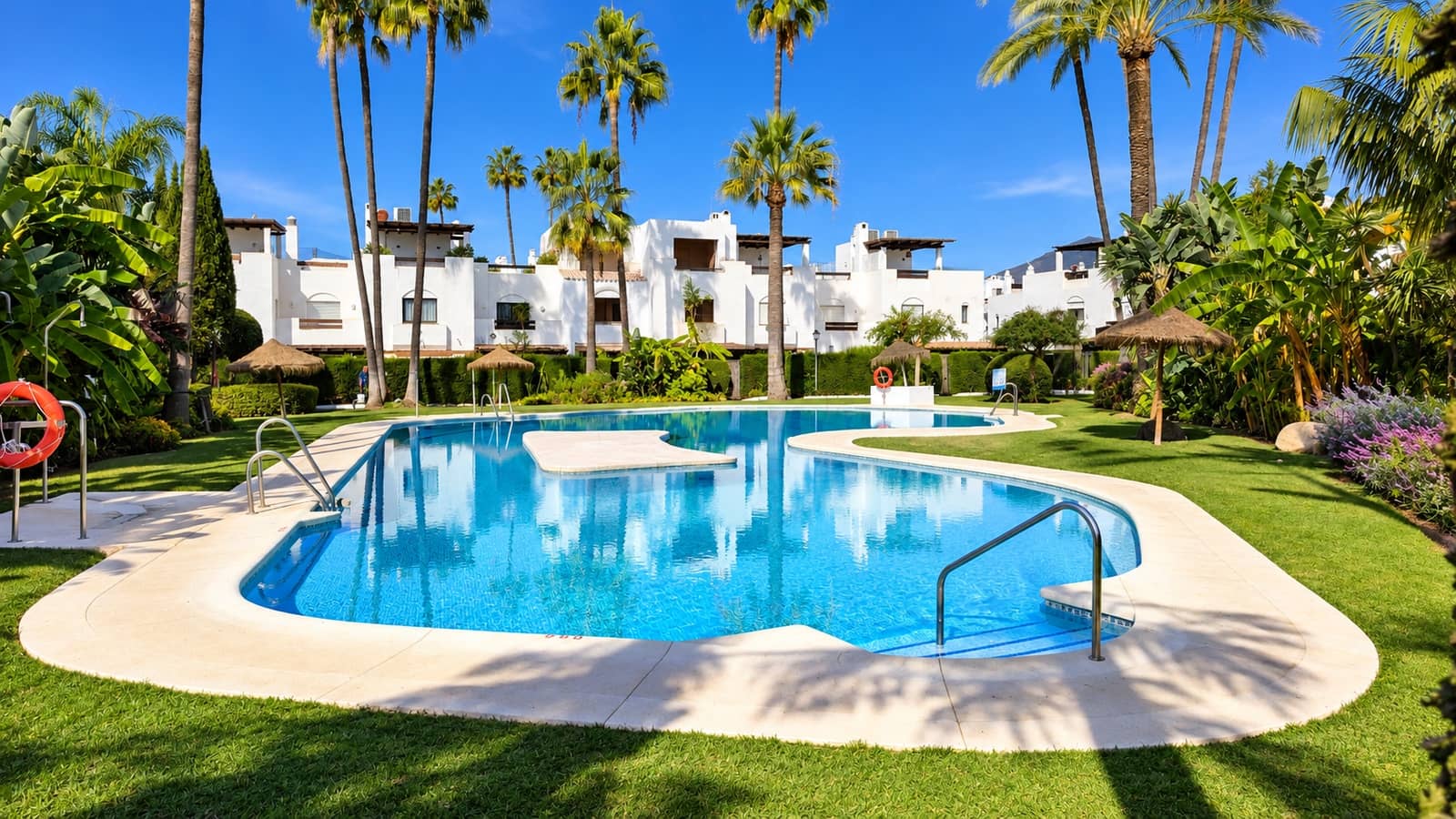 4 quarto Casa em Banda para arrendar em San Pedro de Alcantara com piscina garagem - 3 800 € (Ref: 10021705)