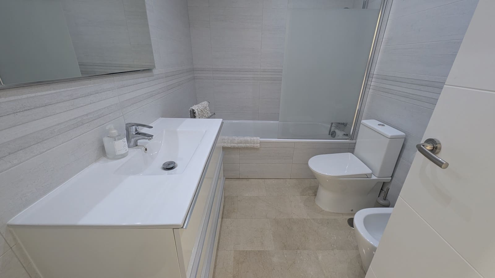 4 quarto Casa em Banda para arrendar em San Pedro de Alcantara com piscina garagem - 3 800 € (Ref: 10021705)
