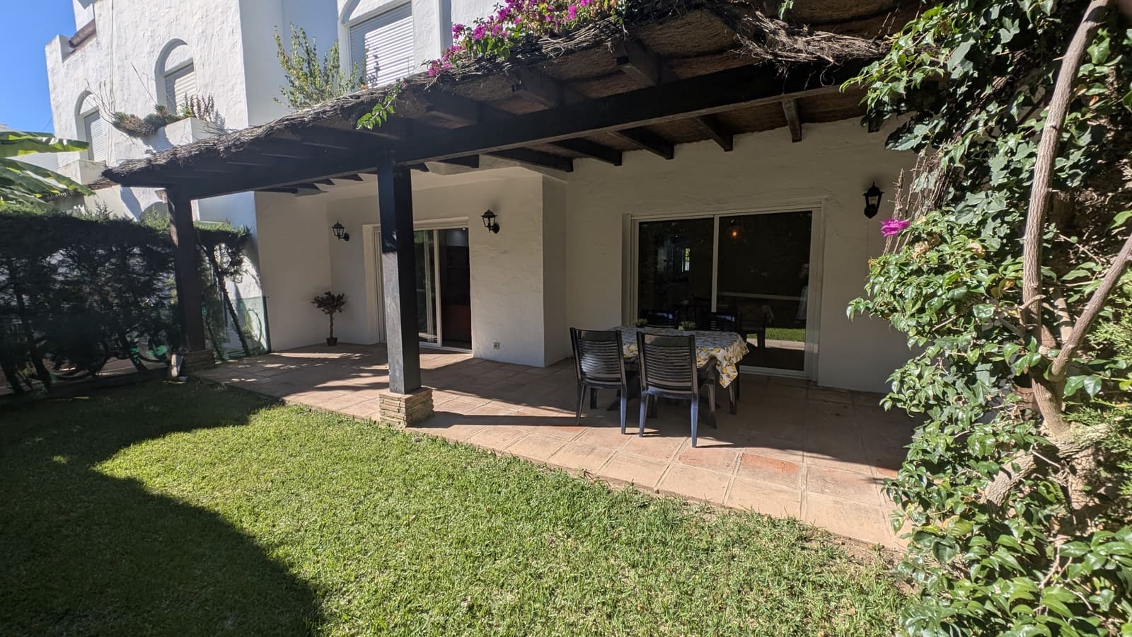 4 quarto Casa em Banda para arrendar em San Pedro de Alcantara com piscina garagem - 3 800 € (Ref: 10021705)