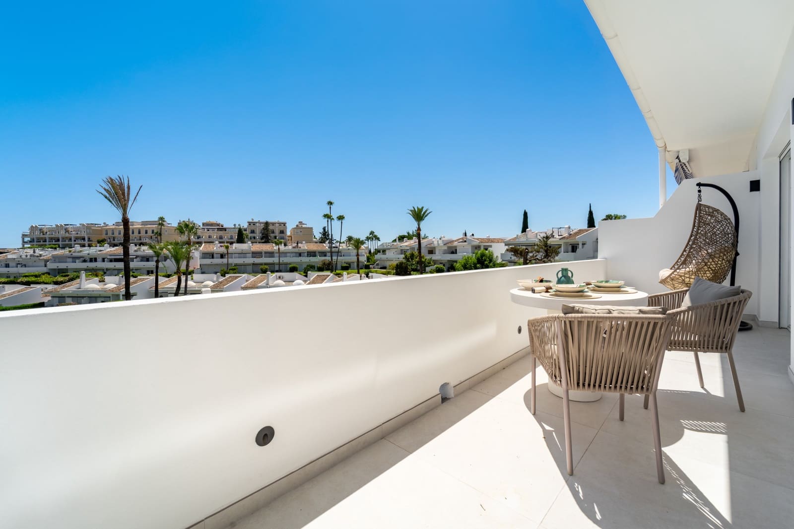 2 bedroom Penthouse for sale in Marbella with pool garage - € 945,000 (Ref: 10025634)