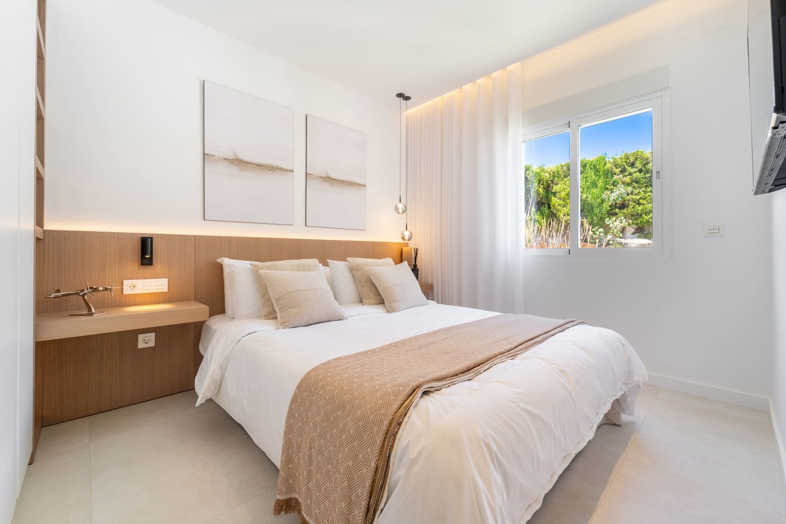2 bedroom Penthouse for sale in Marbella with pool garage - € 945,000 (Ref: 10025634)